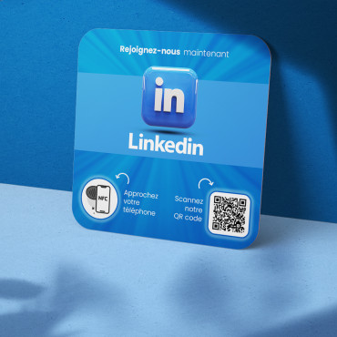 NFC LinkedIn -levy yhdistettynä seinään, tiskiin, myyntipisteeseen ja vitriiniin