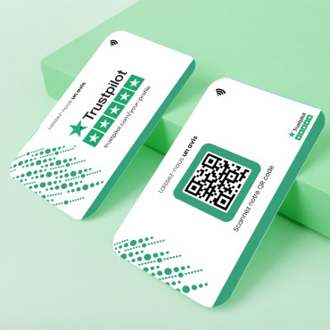 Trustpilot peržiūros kortelė su NFC lustu ir QR kodu