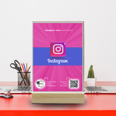 Παρουσιάστρια NFC και κωδικός QR για τη σελίδα Instagram (διπλής όψης)